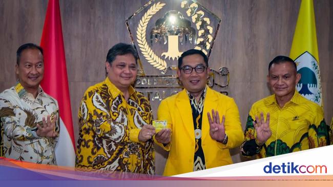 Pakai Jas Kuning Ridwan Kamil Resmi Jadi Kader Partai Golkar