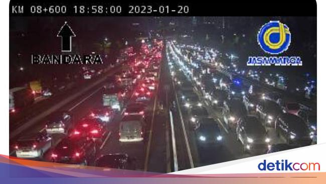 Lalin Di Tol Dalam Kota Macet Jelang Long Weekend 8663