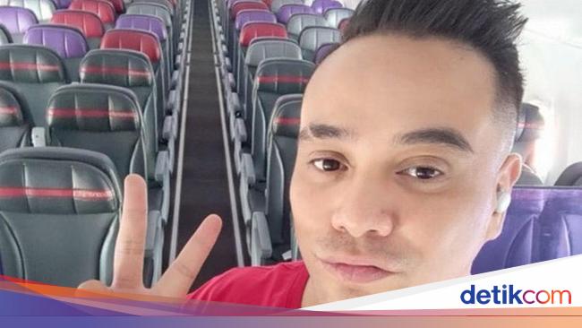 Being the Only Passenger, This Man Regrets Buying Business Class Seats