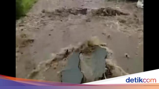 Viral aspal jalan lembek di Karangturi Purbalingga, ini kesaksian Robi perekam video