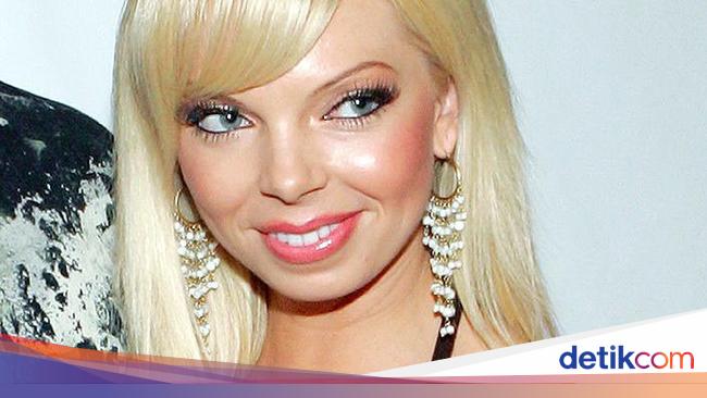 7 Foto Model Playboy yang Tewas, Diidentifikasi Akibat Implan Payudara
