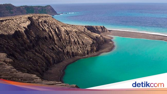 This Island Appears From Out Of Where, There Is A Unique Life In It