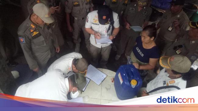 Satpol Pp Kembali Sita Ratusan Liter Arak Gula Di Karangasem