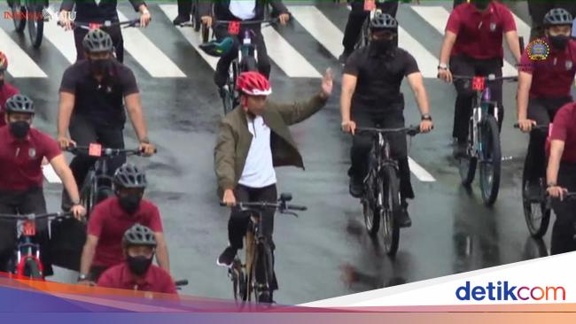 ASEAN RI 2023 Chairmanship Kick Off, Jokowi Gowes and Walk to the HI Roundabout