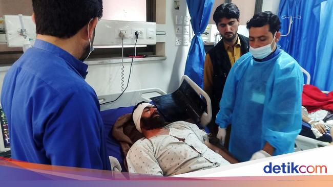 Korban ledakan bom di masjid Pakistan