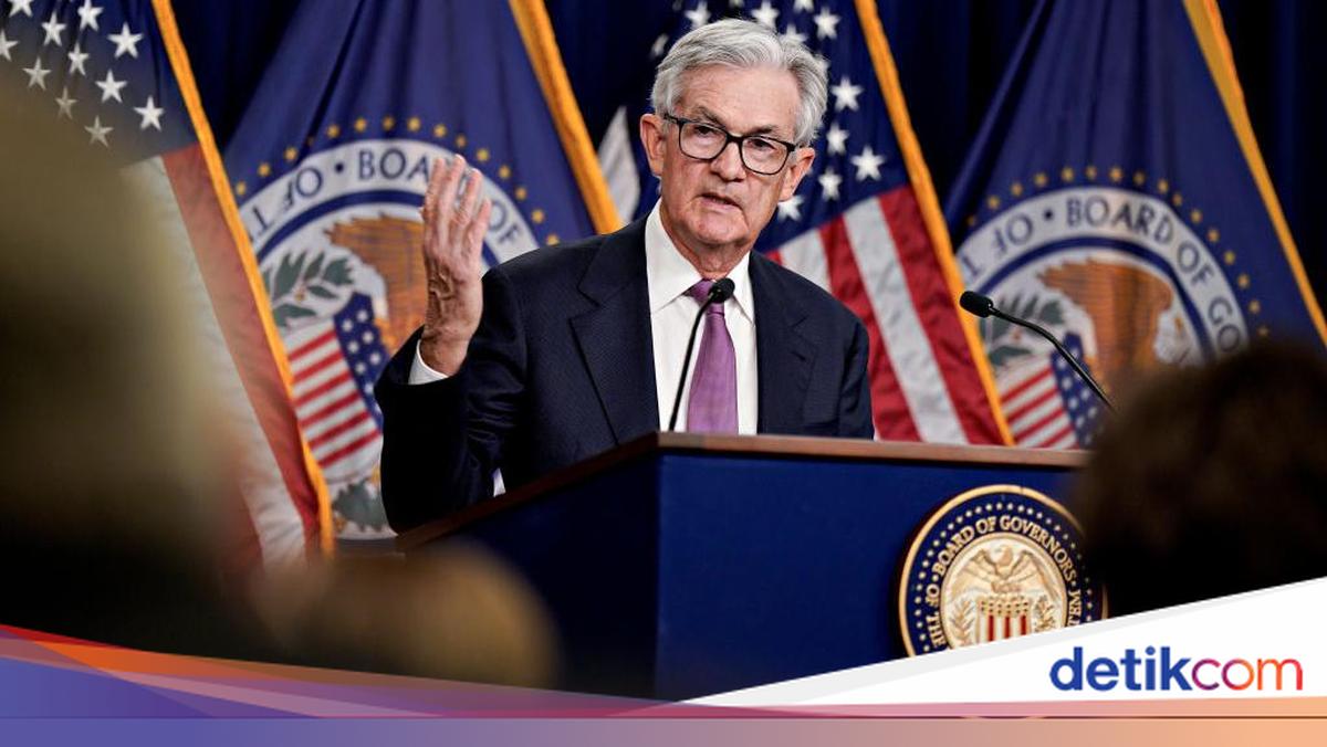 Trump Bunga Waspada Kebijakan Trump, Bank Sentral AS Tahan Suku Bunga
