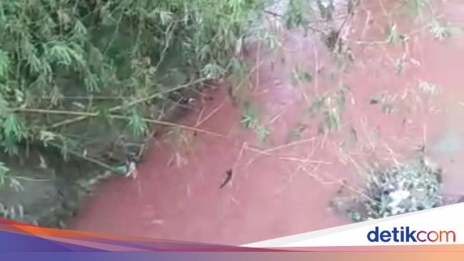 Waduh Air Sungai Sumurboto Blora Memerah