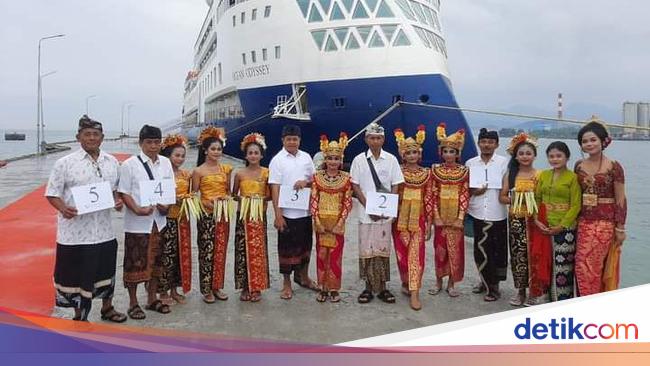 Kapal Pesiar Angkut 122 Turis Asing Bersandar di Buleleng, Mau Plesiran