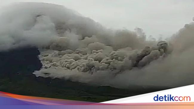 Gunung Semeru Erupsi, Tinggi Kolom Abu Capai 1,5 Km