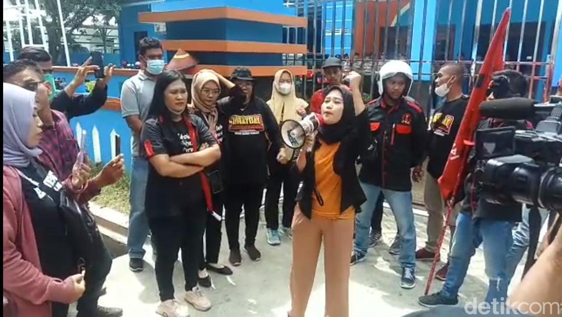 Cerita Erma Buruh 'Pabrik Elit Bayar Lembur Syulit' Dibilang Gila Oleh ...