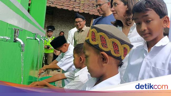 Pembangunan Sarana Air Bersih Di Pandeglang