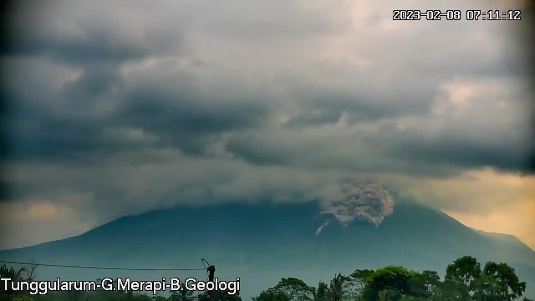 Gunung Merapi Keluarkan Awan Panas, Jarak Luncur 1,5 Km