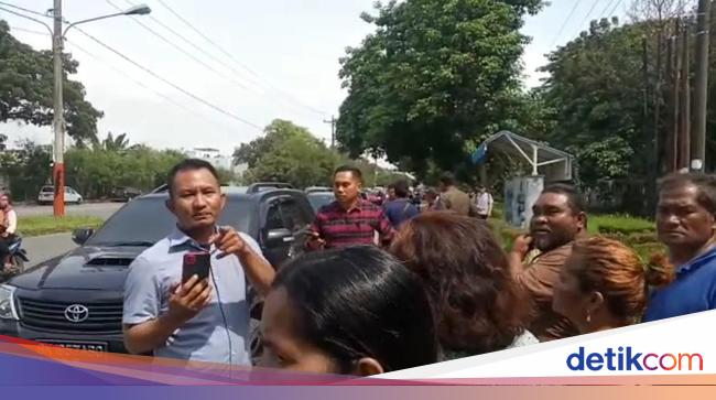 Excited Man Claims Paspampres Allegedly Abused North Sumatran Residents Wants to See Jokowi