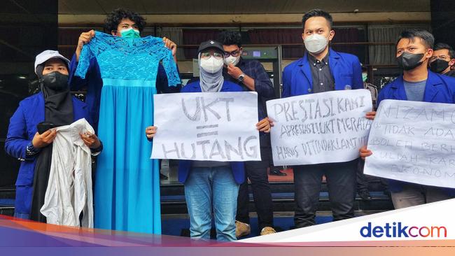 Aksi Mahasiswa Di Depan Gedung Kemendikbudristek 0644