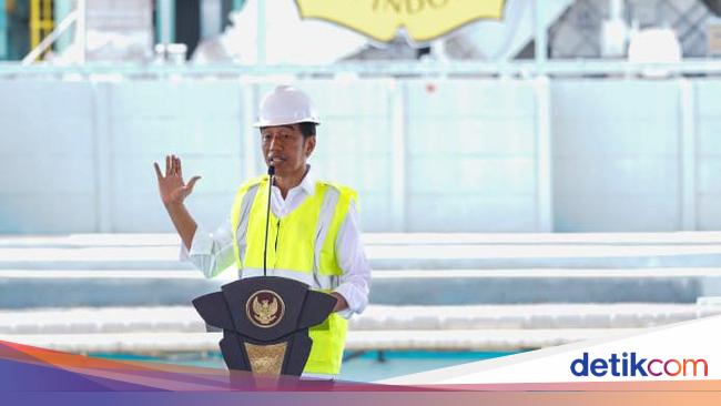 Responding to Farmers’ Complaints, Jokowi Reveals the Cause of Expensive Fertilizers