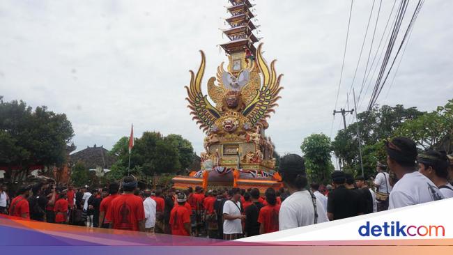 Palebon Putra I Gusti Ngurah Rai 1 800 Warga Mengarak Bade Tingkat