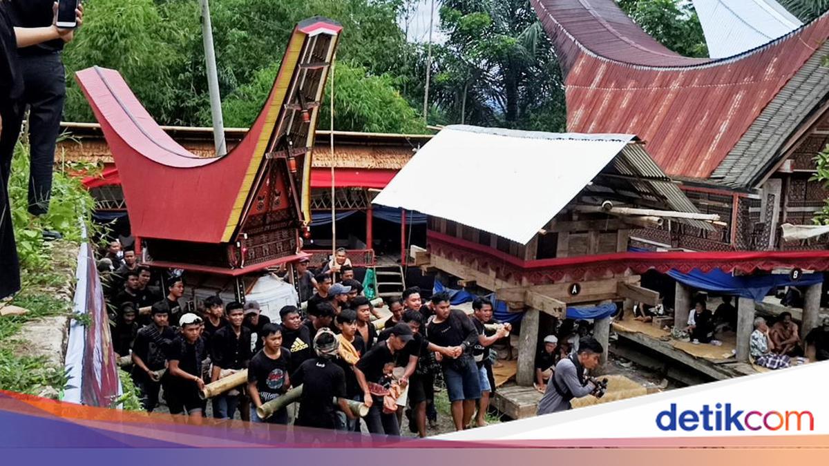 8 Tradisi Suku Toraja yang Unik, Ada Rambu Solo hingga Mangrara Banua