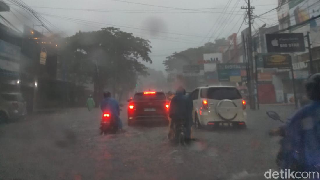 Waspada Cuaca Ekstrem & Bencana Hidrometeorologi Sampai Februari, 3 Hal ...