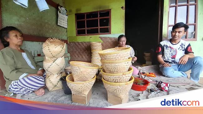 Cerita Anyaman Bambu Penopang Kehidupan Kampung Boboko Sumedang