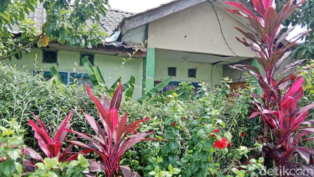 Densus 88 Geledah Rumah Terduga Teroris Di Palembang, Sita Buku Dan Panah