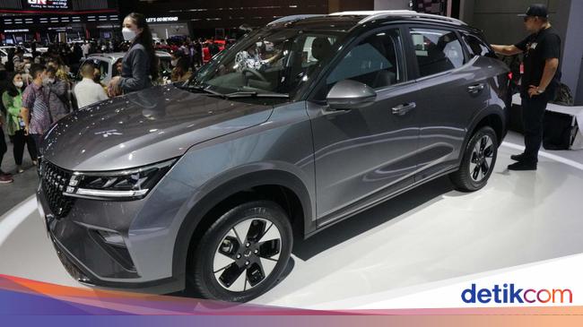 Price Comparison: Japanese vs. Chinese Cars in Indonesia