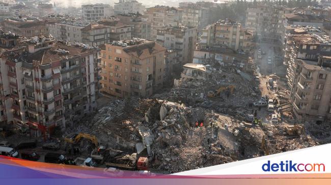 Wonderful!  3 People Found Alive After 13 Days Buried in Turkey Earthquake Debris