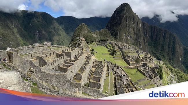 “Naked Tourists arrested at Machu Picchu: UNESCO World Heritage Site”