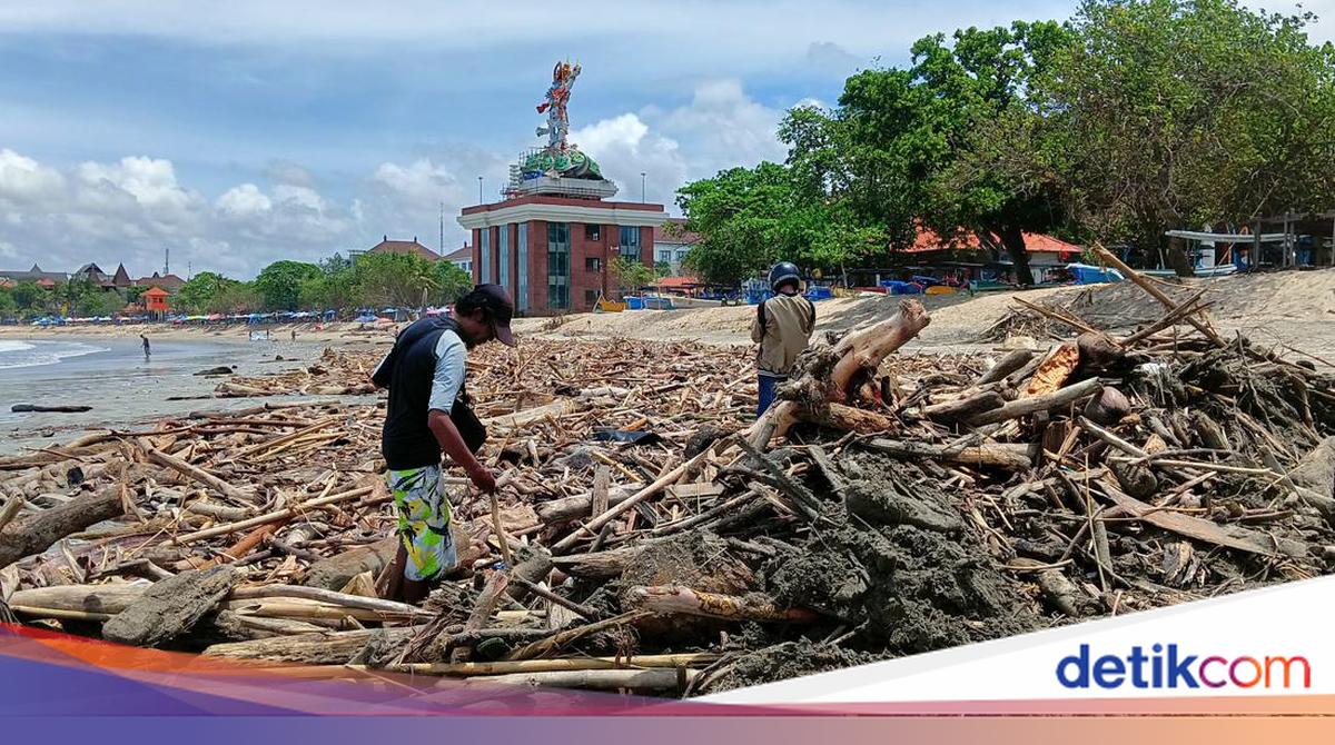 Meraup Berkah dari Sampah Kiriman di Pantai Kuta, Jam Hanyut hingga Uang