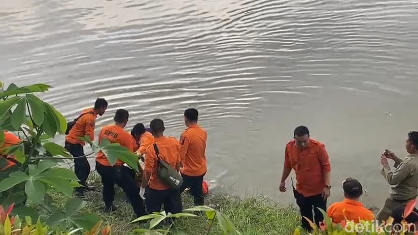 Tragedi Jagir: Tim SAR Temukan Jenazah Pria Tenggilis yang Melompat dari Pintu Air, Operasi Pencarian Dihentikan