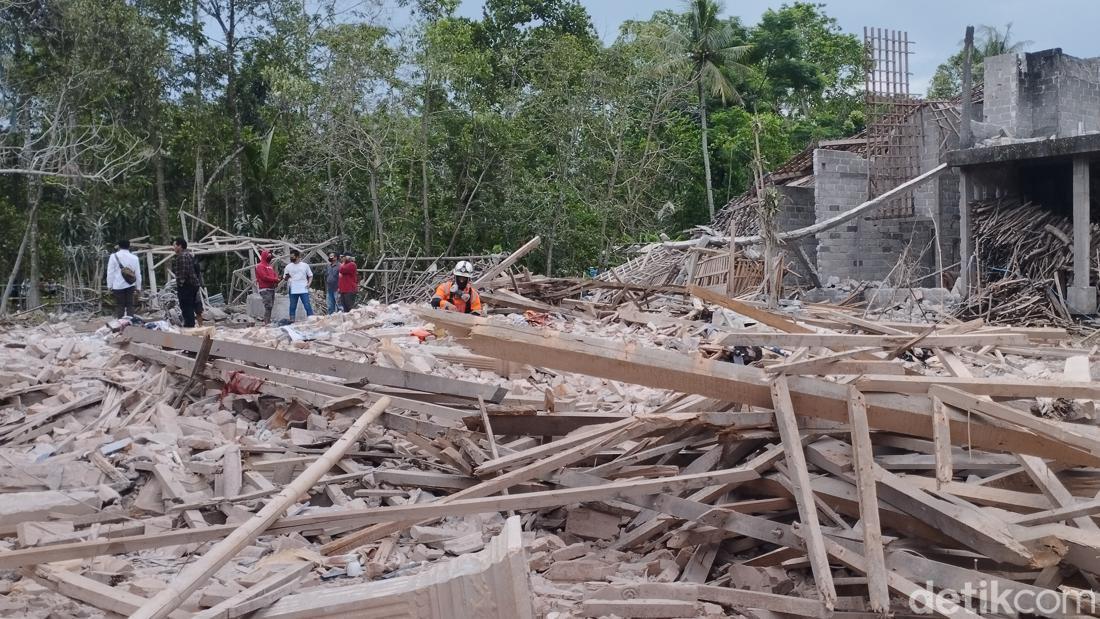 Dahsyatnya Ledakan Petasan Di Blitar Tewaskan 4 Orang-Rusak 25 Rumah