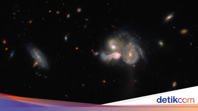 Hubble Telescope Detects 3 Galaxies About to Collide