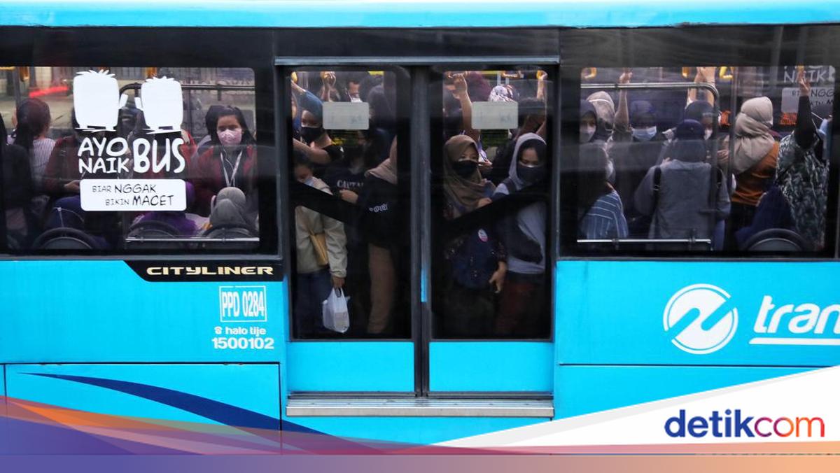 TransJakarta Uji Publik Usulan Kenaikan Tarif di Jam Sibuk