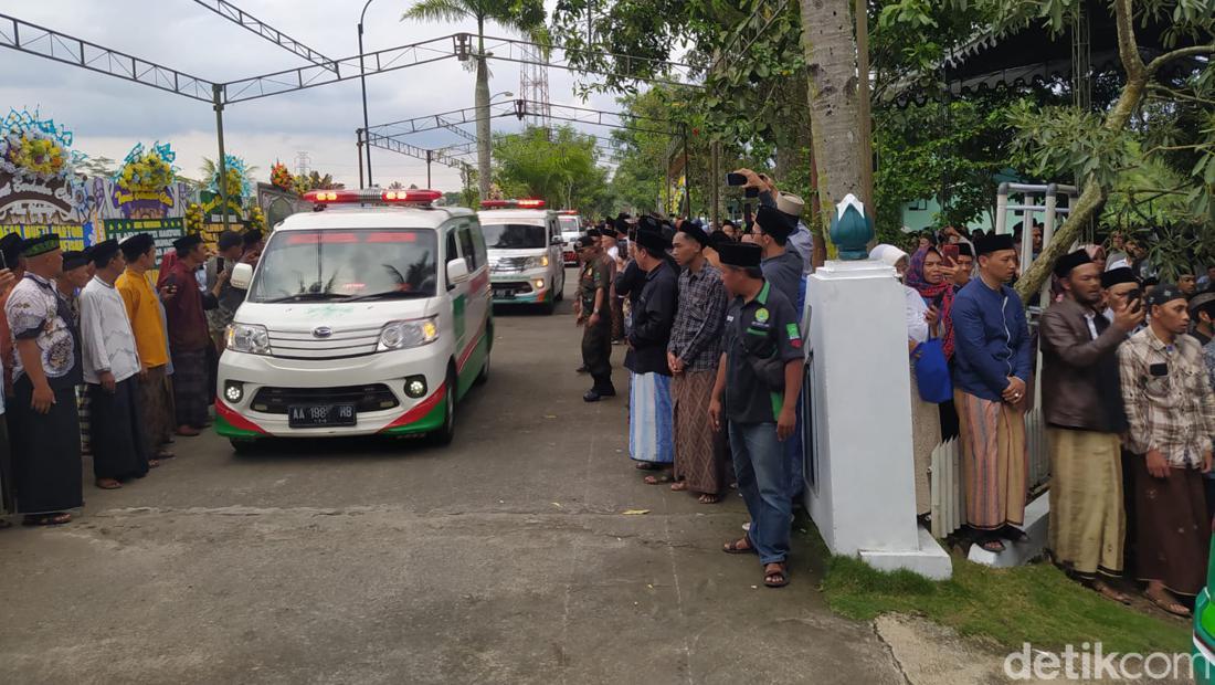 Jenazah 4 Korban Laka Maut Tol Karanganyar Tiba Di Rumah Duka Tegalrejo