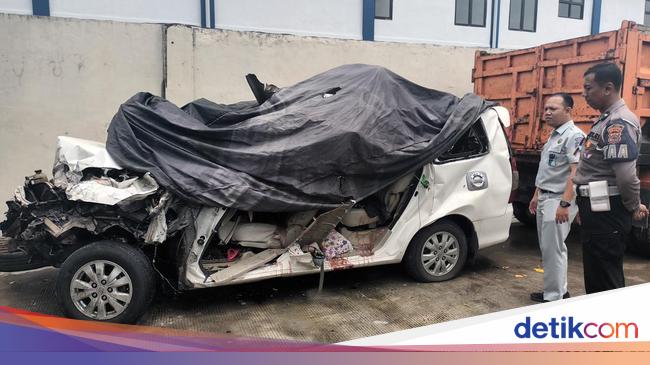 Car Vs Truck on Karanganyar Toll Road Kills 4 People, Including Gus Afan Mufti