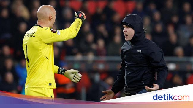 Supporter Who Punches Sevilla Goalkeeper Jailed for 2 Months