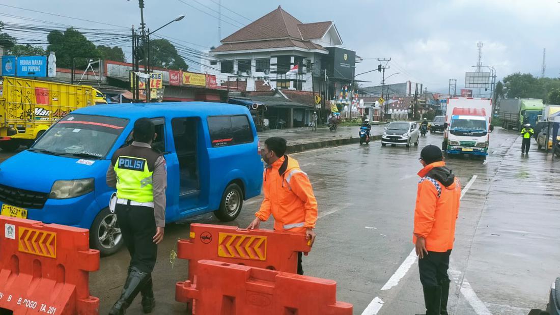 Jalur Bogor-Sukabumi Kini Ditutup Total Imbas Jembatan Cikereteg Amblas