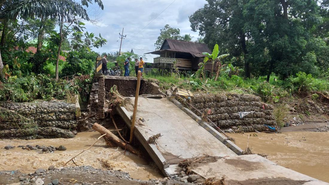 Banjir Bandang Terjang Enrekang, Jembatan Putus-115 Hektare Sawah Terendam