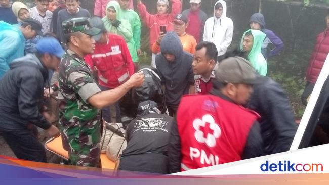 Trapped in a Rainstorm, Unsoed Students Die on Mount Slamet