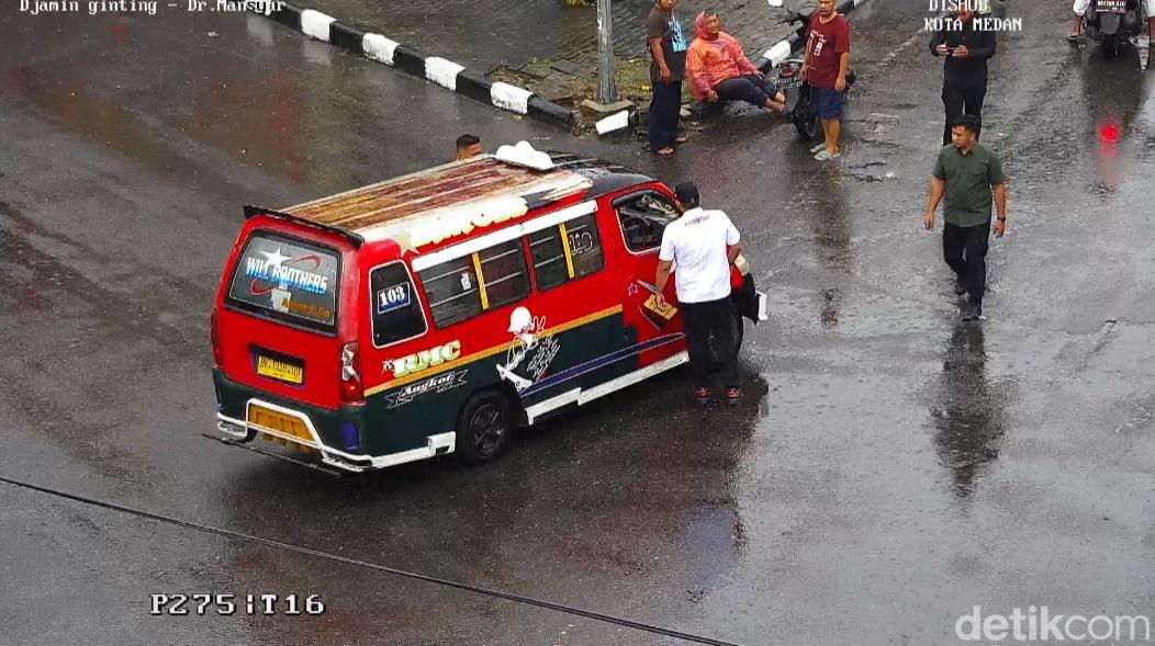 Murka Bobby Ke Sopir Angkot Yang Terobos Lampu Merah-Tabrak Motor