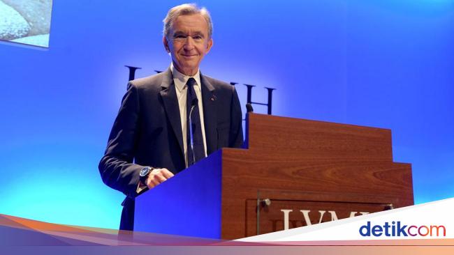 Bernard Arnault is currently the richest man in the world with a net worth of 5.3 billion, followed by Elon Musk and Jeff Bezos. Forbes Real Time Billionaires report provides the latest list.