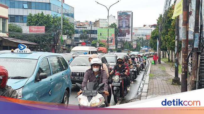 Traffic in Ciputat Tangsel is Severely Congested This Morning, Residents Request Road Widening