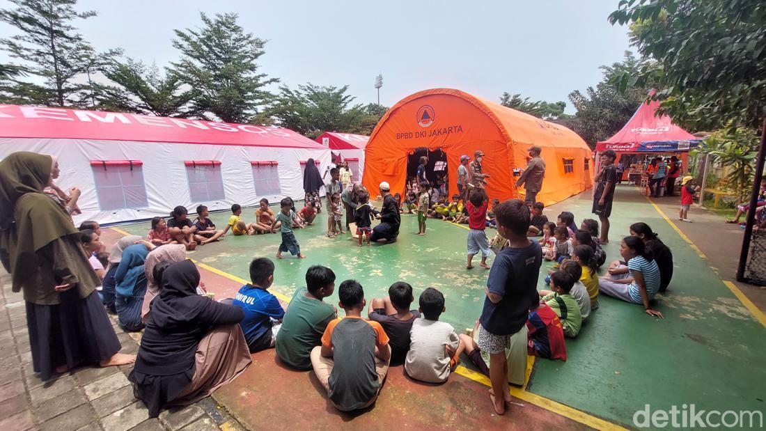 Sudin PPAPP Jakut Beri Trauma Healing Ke Anak-anak Korban Kebakaran ...