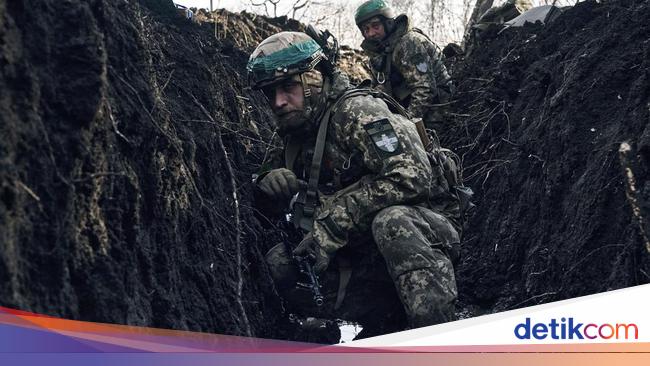 Melihat dari Dekat Situasi Perang di Parit Pertahanan Ukraina
