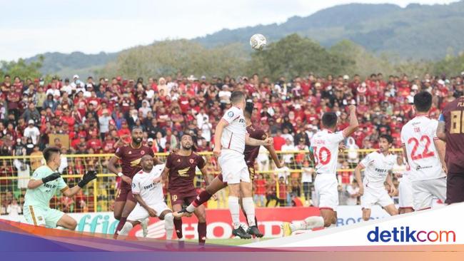 Lini belakang PSM Makassar sempat disorot usai nyaris kalah dari Persis Solo