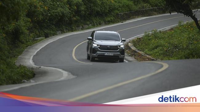 Mana Lebih Laris, Kijang Innova Reborn atau Innova Zenix?