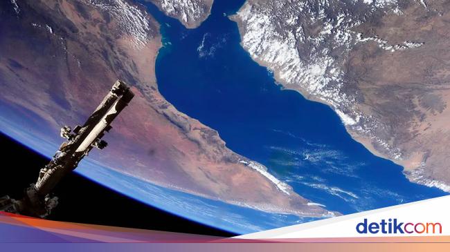 Astronaut Kehilangan Tas di Luar Angkasa, Kini Mengambang 402 Km di Atas Bumi