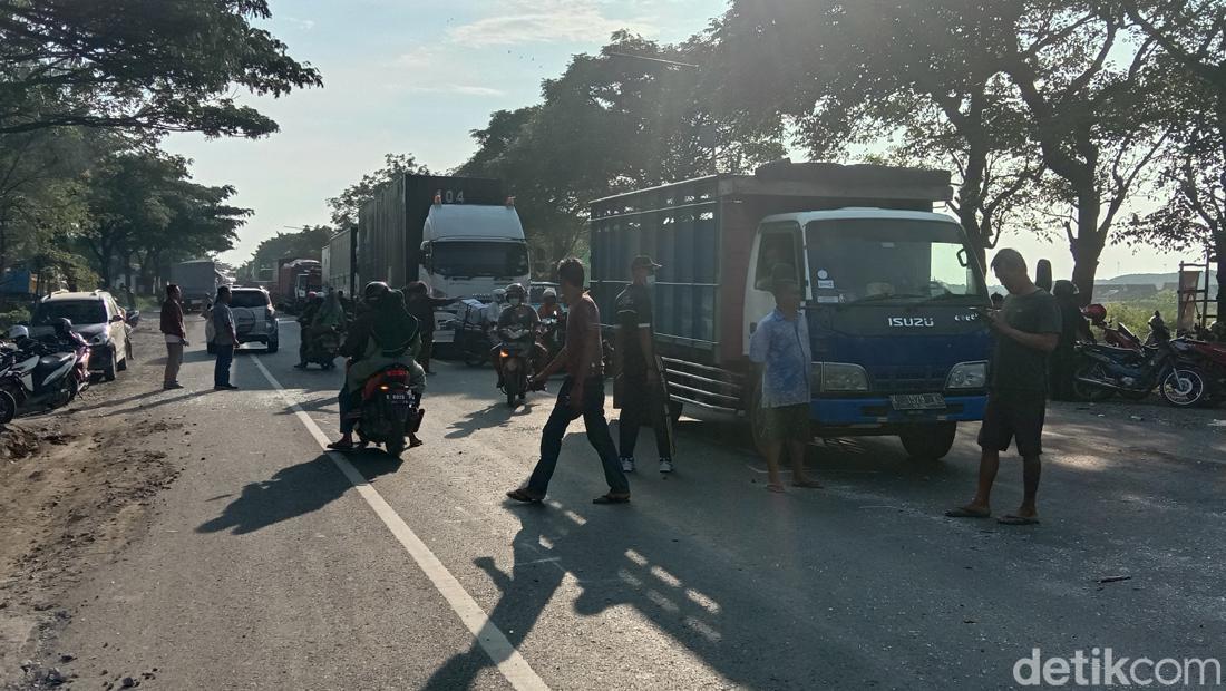 Pantura Rembang Macet Imbas Kecelakaan Maut Bus Dan 2 Truk Di Pasarbanggi