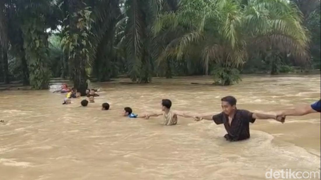 Banjir Di Sumbar Meluas Ke 4 Kabupaten, Terparah Di Dharmasraya