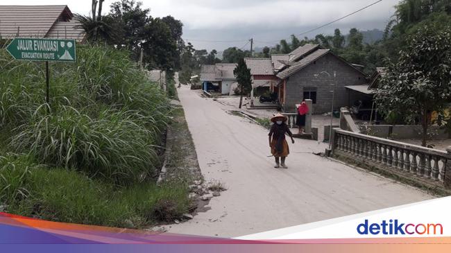 Ash Rain Everywhere Scans Merapi Erupts Again