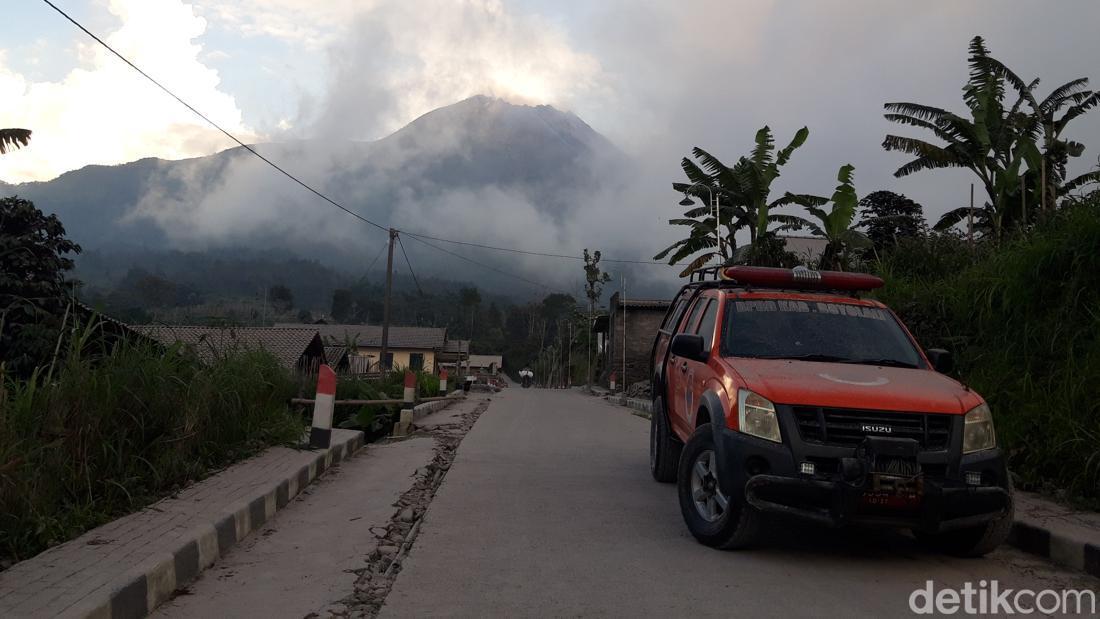 Stabelan Boyolali Kembali Diguyur Hujan Abu Merapi Petang Ini